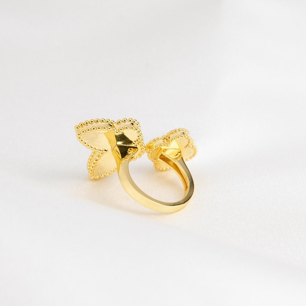 CARTIER LUCKY BETWEEN THE FINGER RING